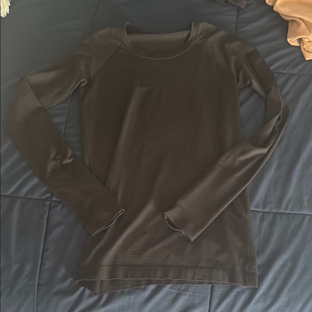 Lululemon black long sleeve swiftly tech